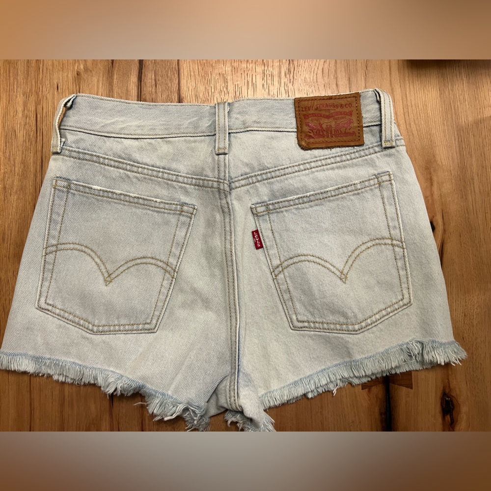 Levi’s High Rise Button-Fly Shorts- 25 - Picture 3 of 3